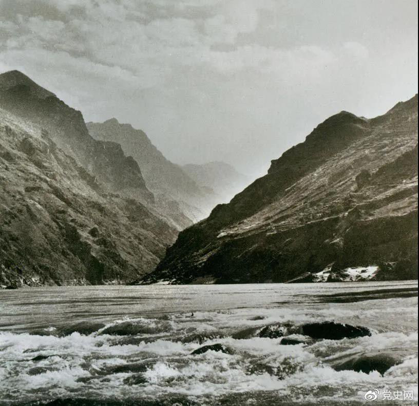 1935年5月3日至9日，紅一方面軍利用7條渡船從皎平渡全部渡過(guò)金沙江。