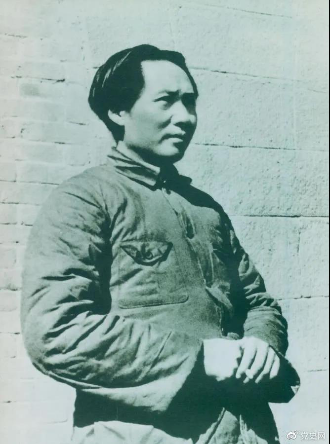 1936年2月至5月，毛澤東、彭德懷率軍進(jìn)行了東征戰(zhàn)役。圖為指揮東征戰(zhàn)役時的毛澤東。